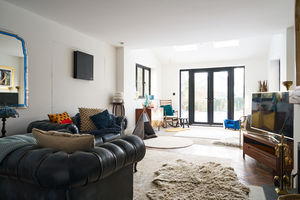 Lounge- click for photo gallery